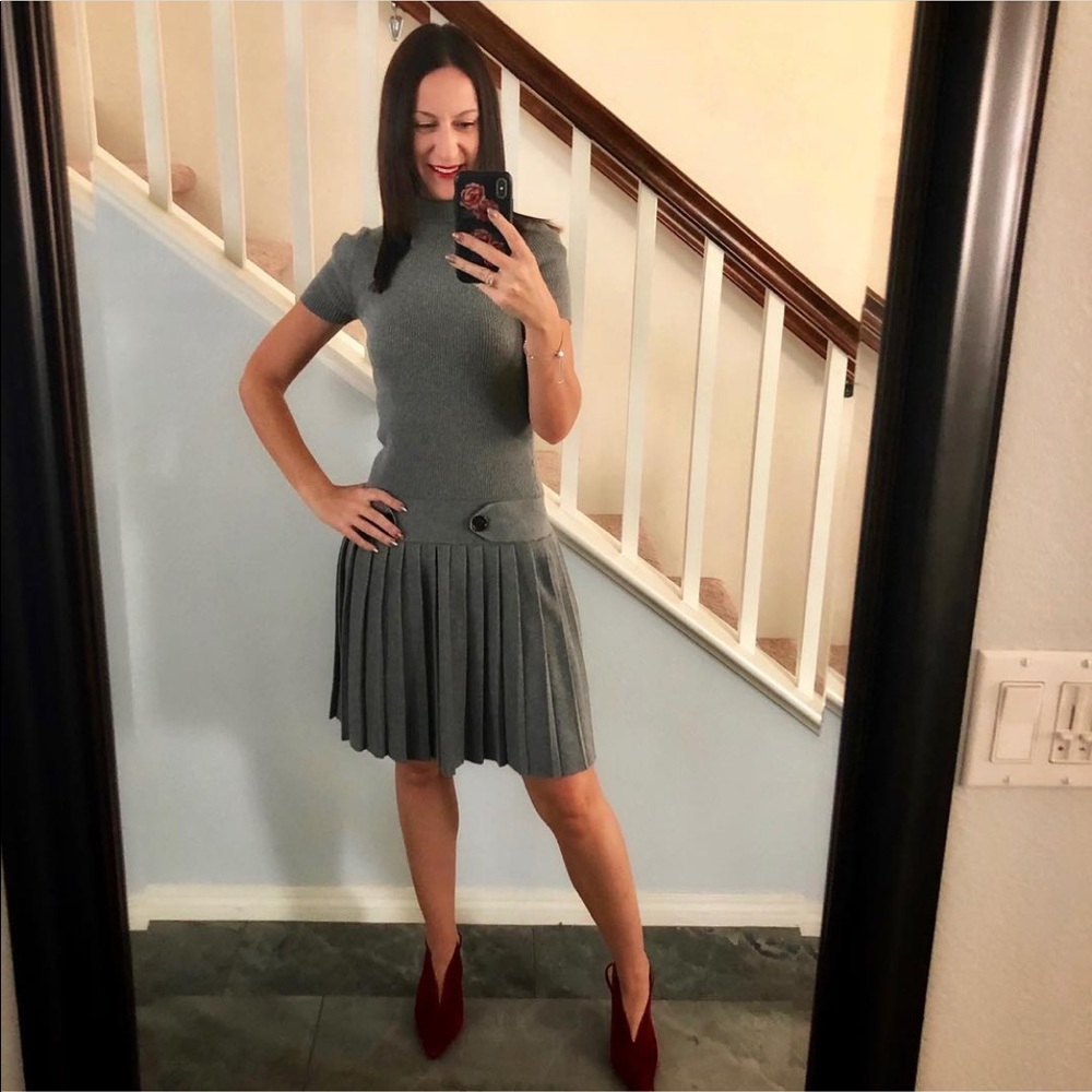 Beautiful gray dress!! Moda international.